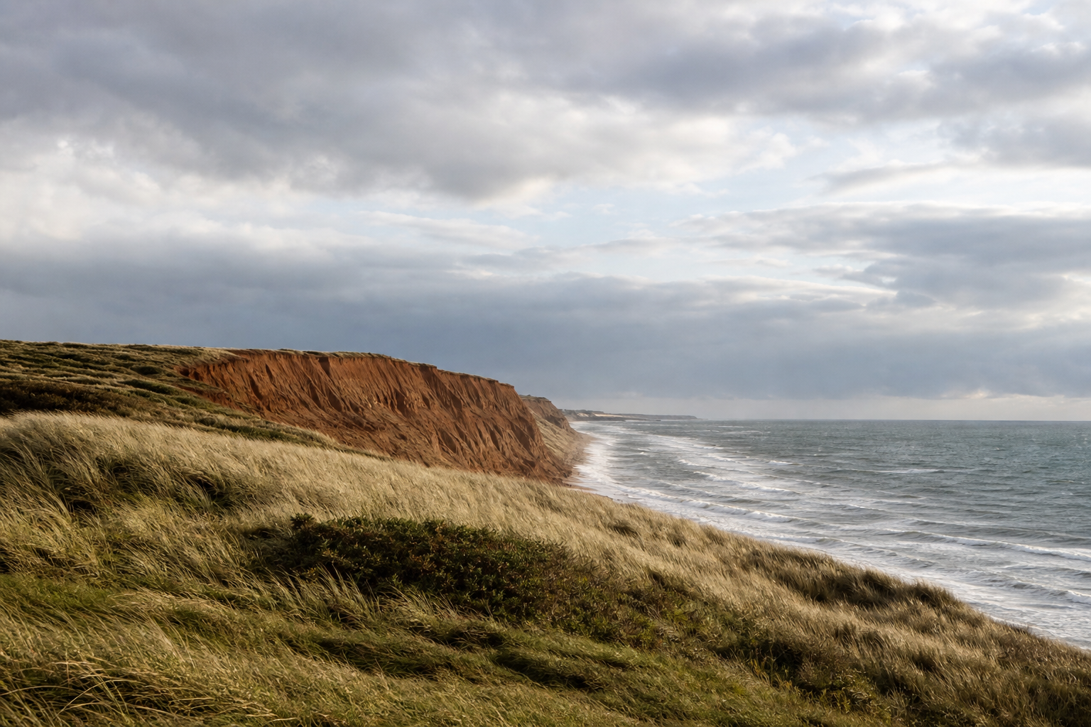 Rotes Kliff bei Kampen mit Dünen und Küstenlandschaft auf Sylt